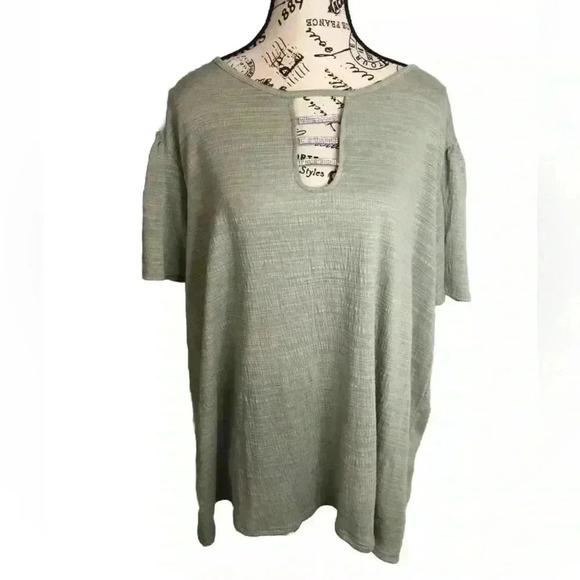 Retrology Womens 3X Green Blouse with Silver Rhinestones Key Hole - Picture 1 of 5